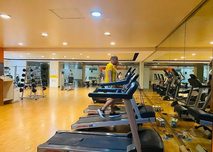 Morgan A6 Bgc Shortwalk Venice Canal Mall Apartment