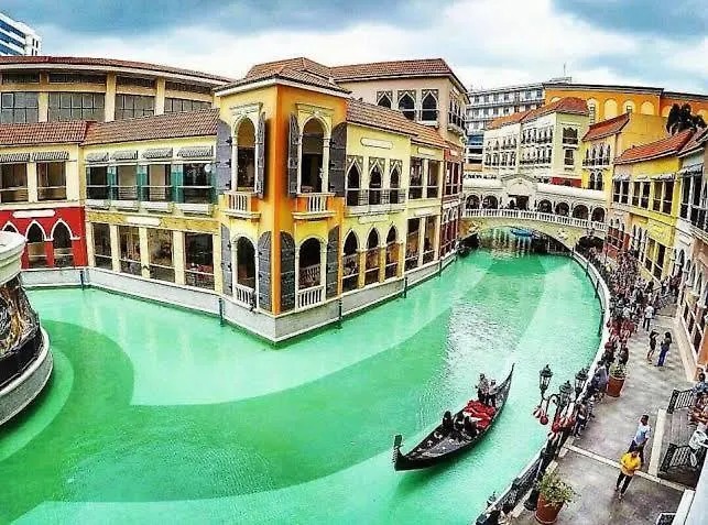Morgan A6 Bgc Shortwalk Venice Canal Mall Manila