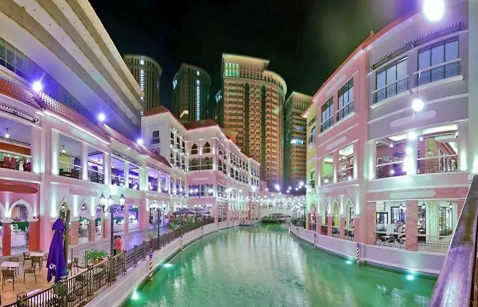 Morgan A6 Bgc Shortwalk Venice Canal Mall Apartment