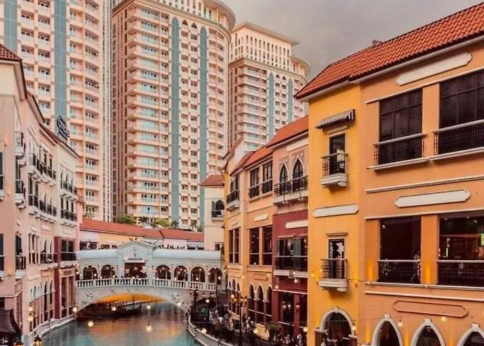 Morgan A6 Bgc Shortwalk Venice Canal Mall Apartment
