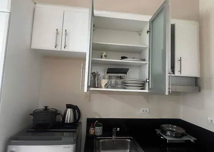 Morgan A6 Bgc Shortwalk Venice Canal Mall Apartment