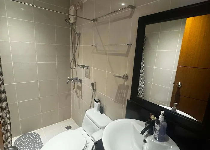 Morgan A6 Bgc Shortwalk Venice Canal Mall Apartment *